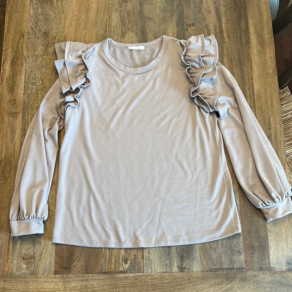 Entro Ruffle Sleeve Too